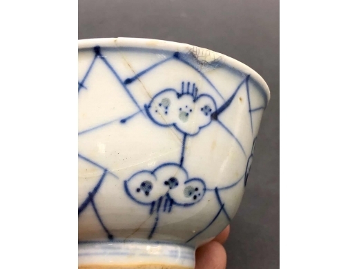 青花淡描冰梅纹米通花茶碗