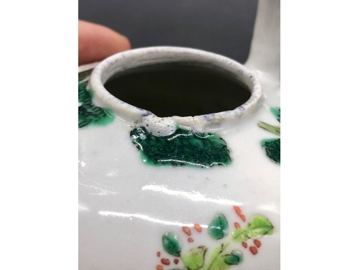 粉彩影戏纹提梁壶