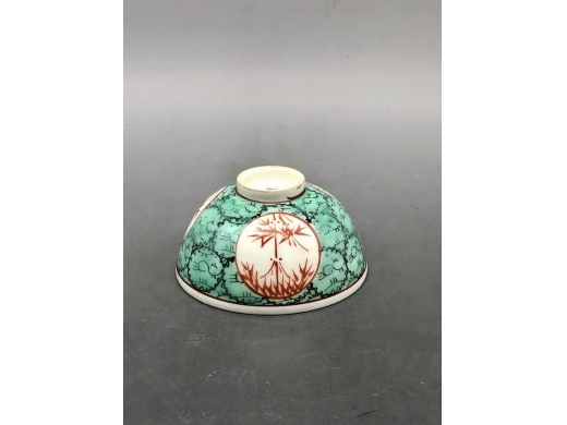 绿地开光矾红竹纹茶盏
