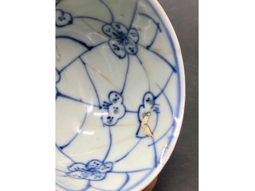 青花淡描冰梅纹米通花茶碗