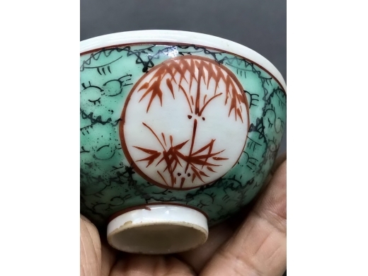 绿地开光矾红竹纹茶盏