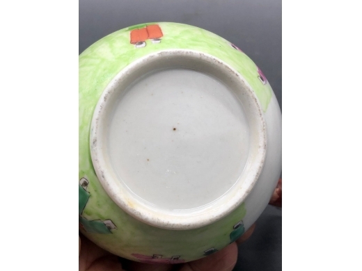 粉彩影戏纹提梁壶