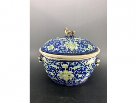 蓝料地粉彩宝相花温食器