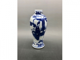 青花桐荫仕女鸡腿瓶
