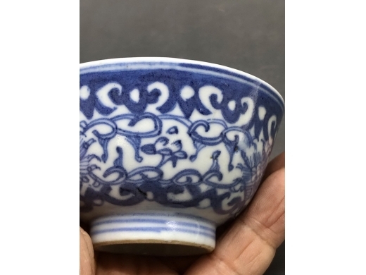青花缠枝花茶盏