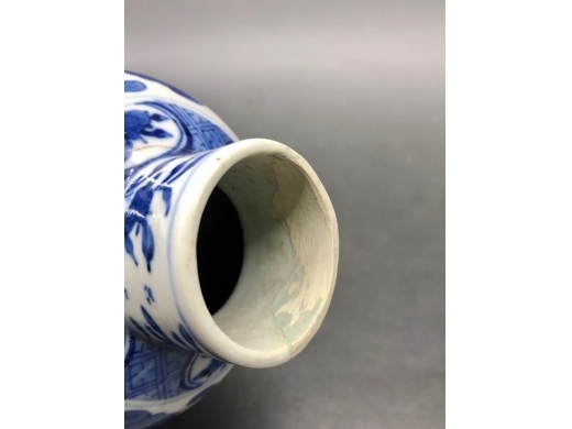 青花芭蕉仕女纹鸡腿瓶