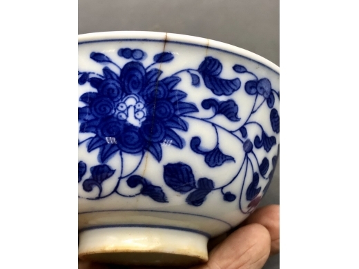 青花缠枝宝相花茶碗