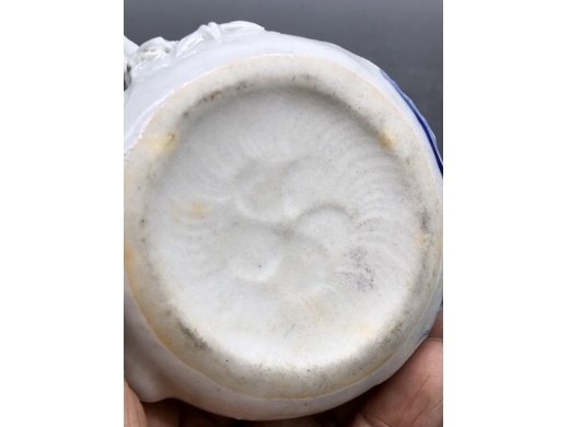 粉彩堆瓷荷花型侧把壶
