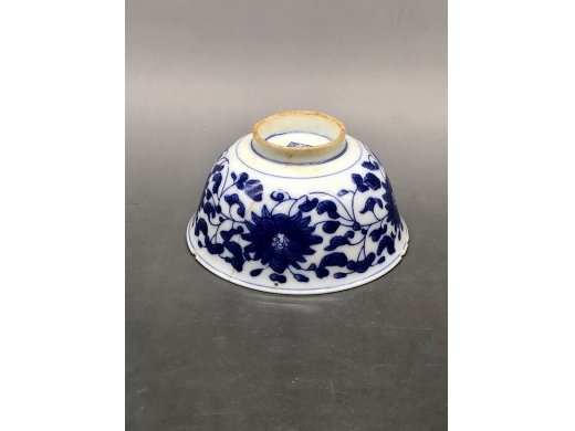 青花缠枝宝相花茶碗