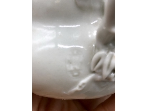粉彩堆瓷荷花型侧把壶