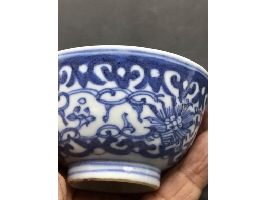 青花缠枝花茶盏