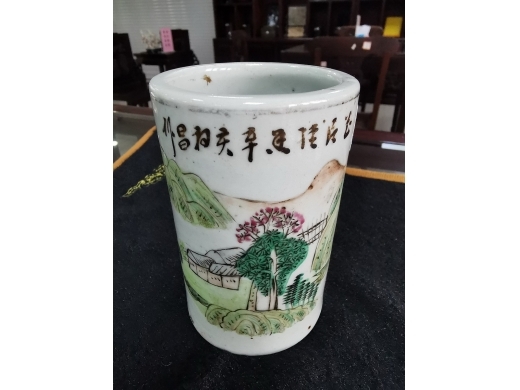粉彩山水人物笔筒