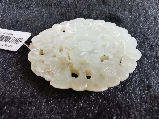 白玉梅花纹佩