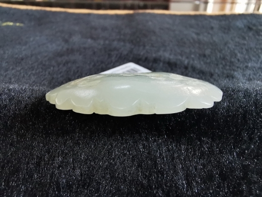 白玉梅花纹佩