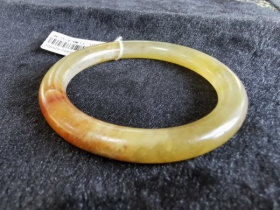 玉沁色手镯