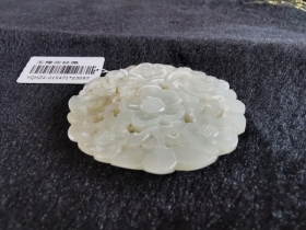 白玉梅花纹佩