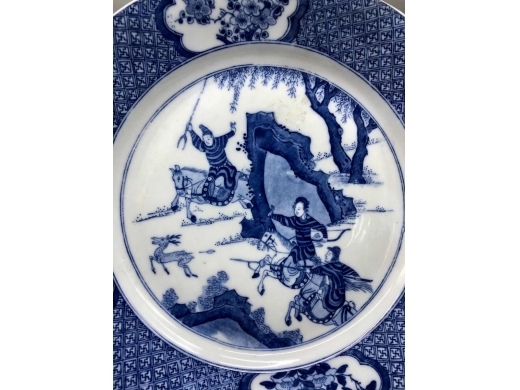 青花狩猎纹盘