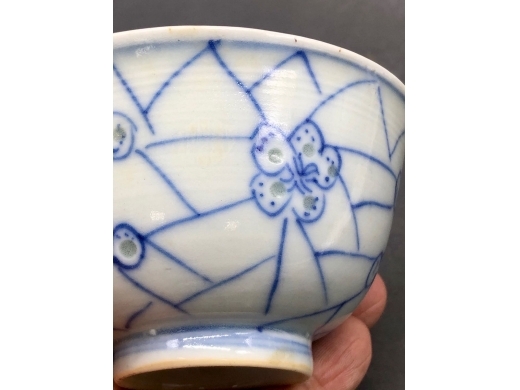 青花淡描冰梅纹米通花茶碗