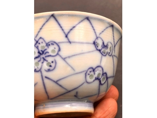 青花淡描冰梅纹米通花茶碗