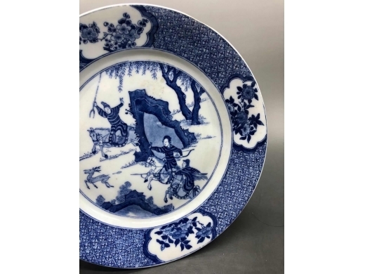 青花狩猎纹盘