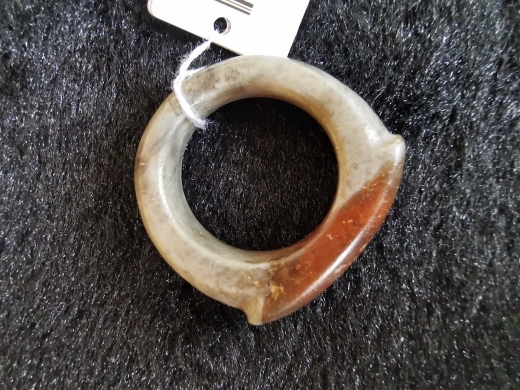 沁色马鞍戒