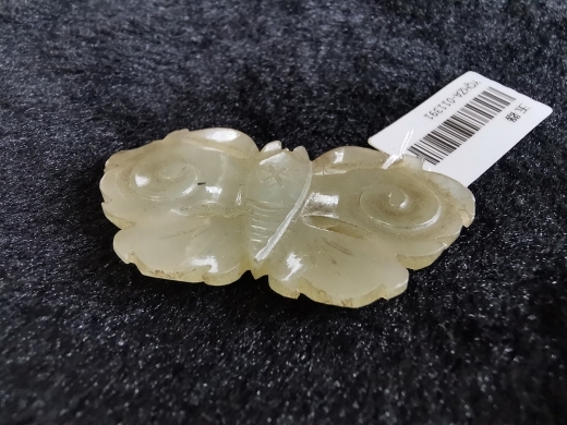 白玉蝴蝶饰件