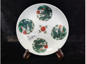 粉彩团龙纹瓷盘