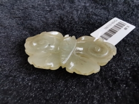 白玉蝴蝶饰件