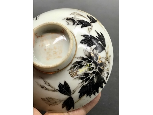 墨彩描金牡丹纹盖碗