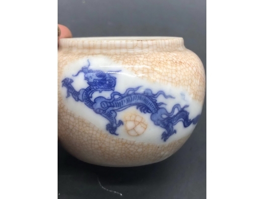 哥釉青花龙纹侧把壶