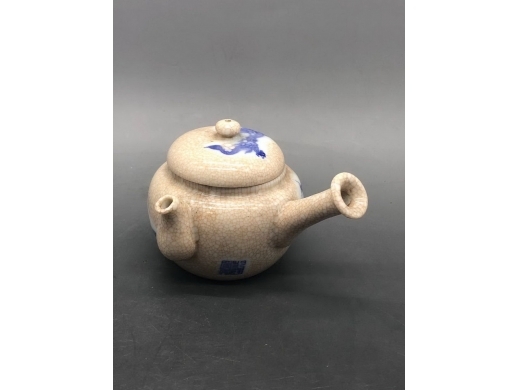 哥釉青花龙纹侧把壶