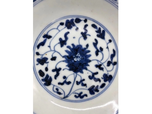 青花缠枝花卉盘