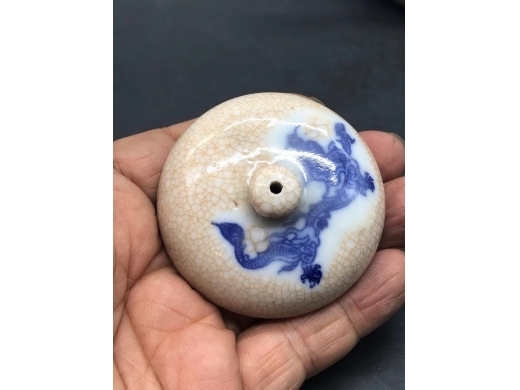 哥釉青花龙纹侧把壶