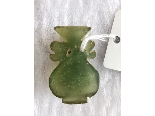 青玉小花瓶