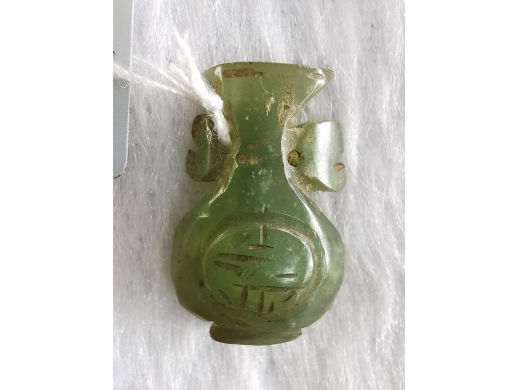 青玉小花瓶
