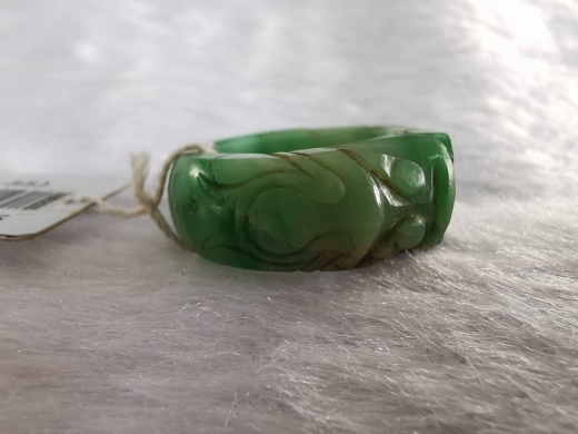 翡翠马鞍戒指