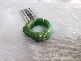 翡翠马鞍戒指