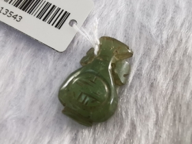青玉小花瓶