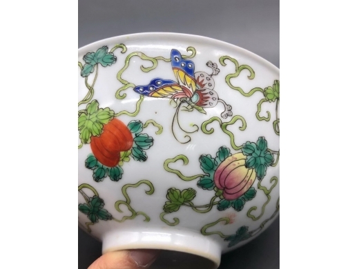 粉彩瓜瓞绵绵纹碗