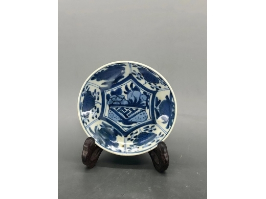 青花博古纹小碟