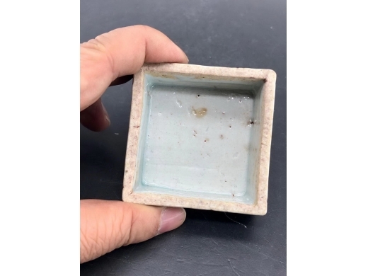 青花花卉纹四方印盒