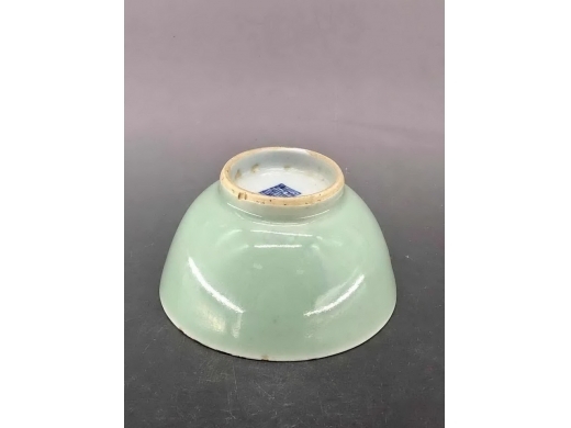 外豆青里青花缠枝宝相花茶盏