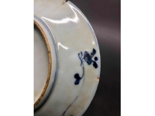 青花缠枝花卉纹盘