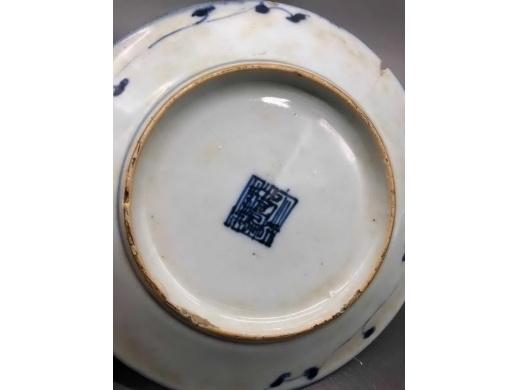 青花缠枝花卉纹盘