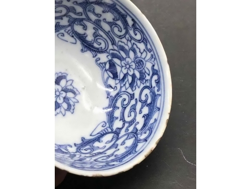 外豆青里青花缠枝宝相花茶盏