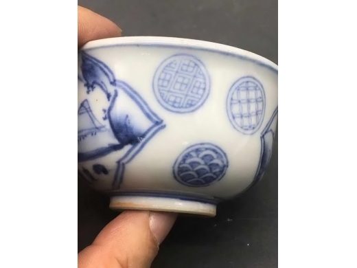 青花开光山水纹带盖公道杯