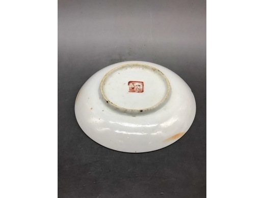 粉彩花蝶纹盘