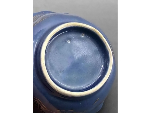霁蓝釉描金山水葵口茶盏