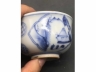 青花开光山水纹带盖公道杯