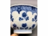 青花雕地折枝花花口碗